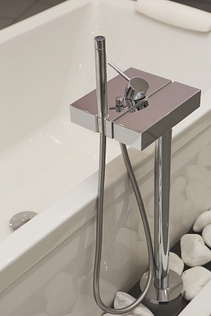 Смеситель Axor Starck X 10406000 для ванны и душа