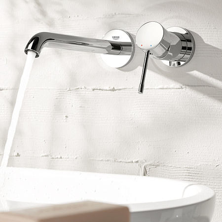 Смеситель Grohe Essence New 19408001 для раковины, настенный